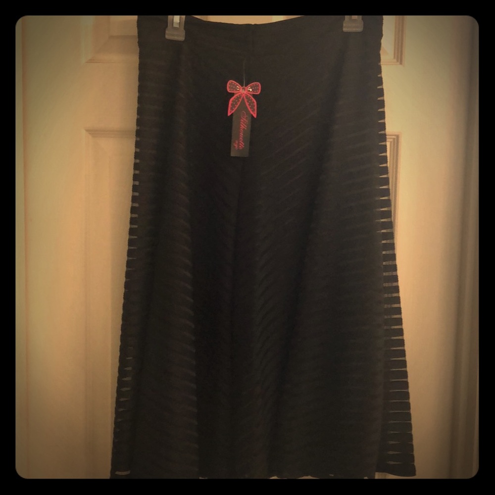 🆕🖤Black Skirt that flares with a twirl 💞